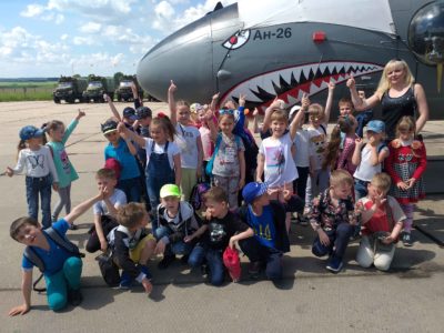 На Вінниччині школярі знайомилися з життям українських льотчиків  