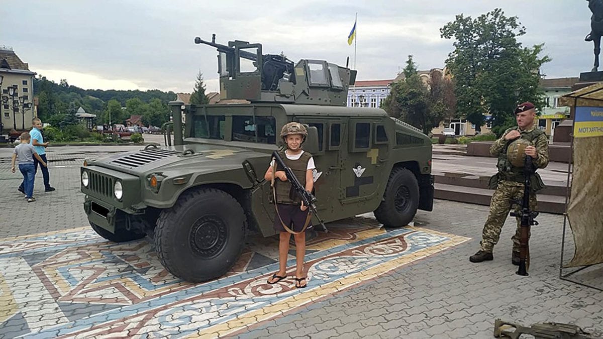 Івано-Франківщиною проїхав броньований «Хаммер»