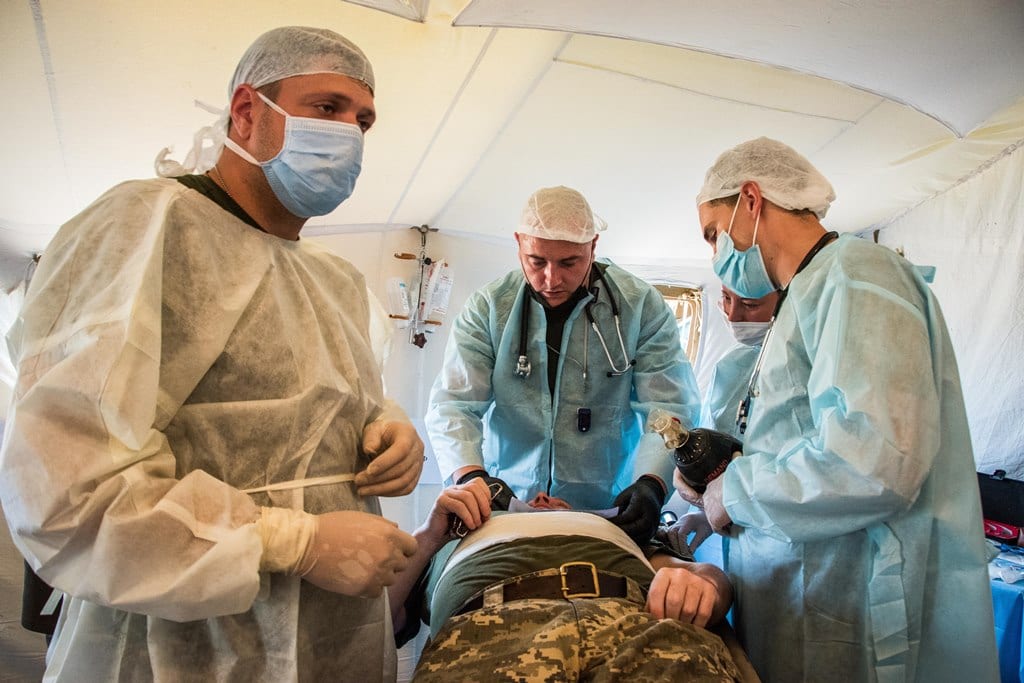 Як військові медики розгортали хірургічну групу в районі ООС