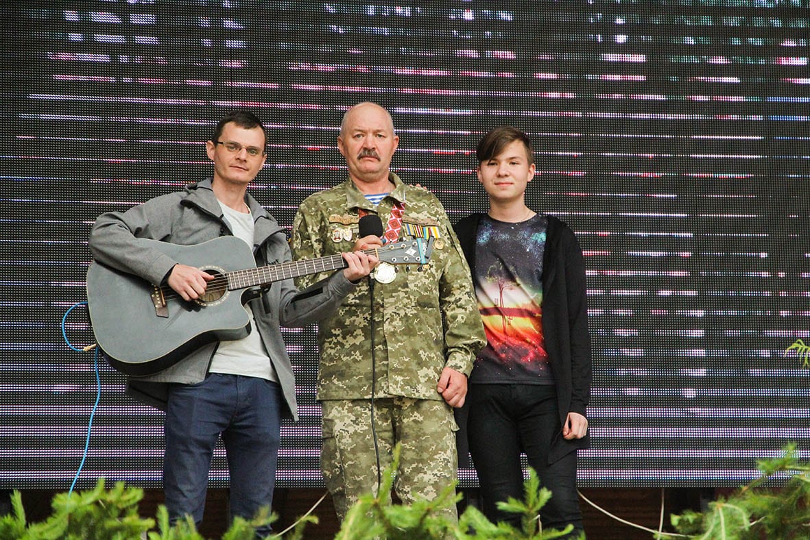«Слава Україні!» — співають Карпати