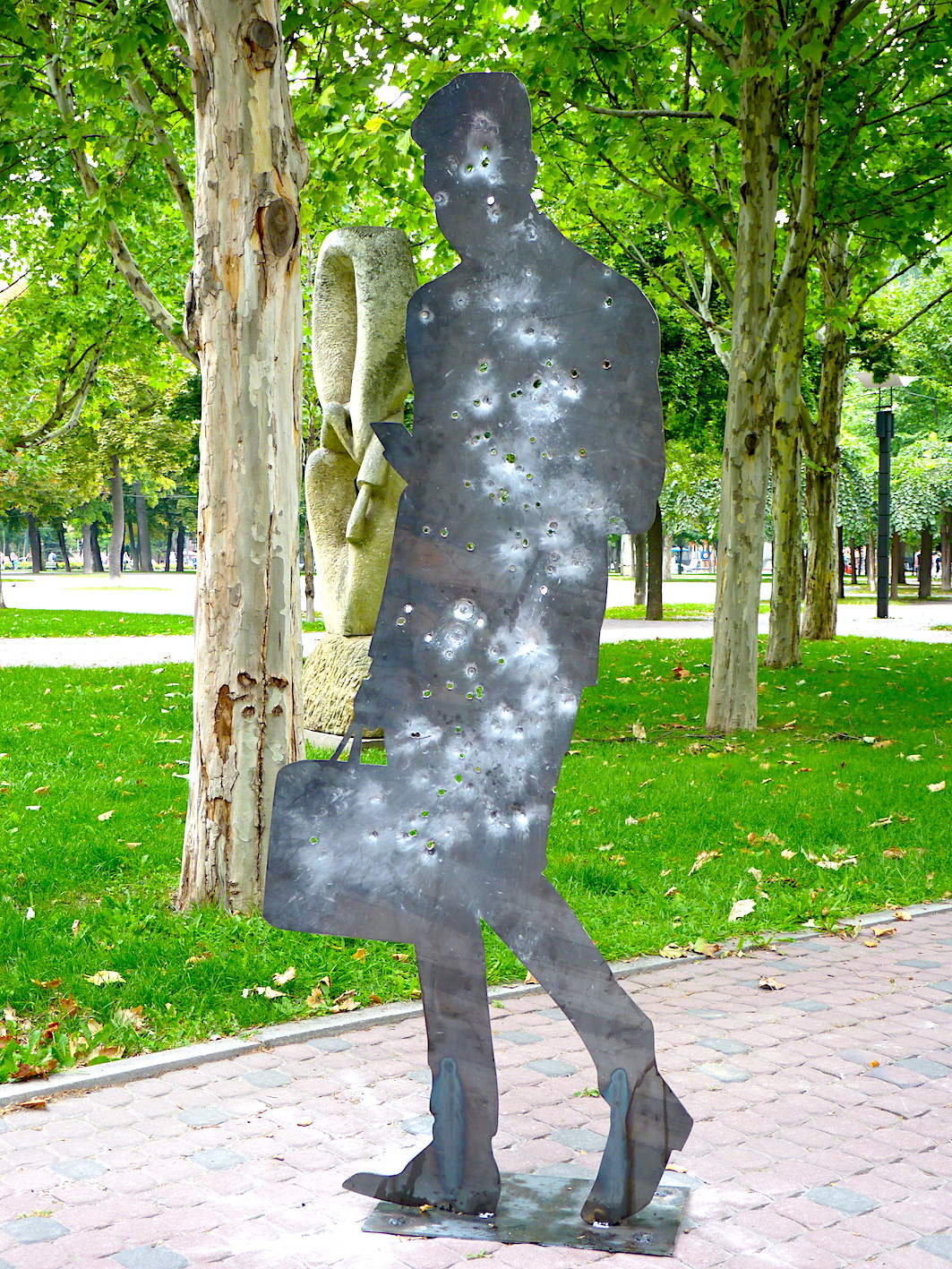 У Дніпрі відкрили артпроєкт “Війна поруч з нами”