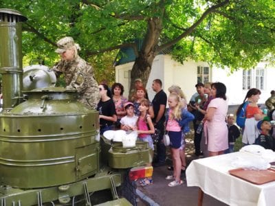 Офіцерське весілля, польова кухня та аншлаг. Так пройшов день відкритих дверей в музеї Повітряних Сил  