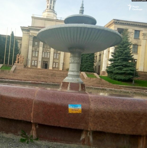 Патріоти Луганська привітали мешканців міста з Днем Незалежності України