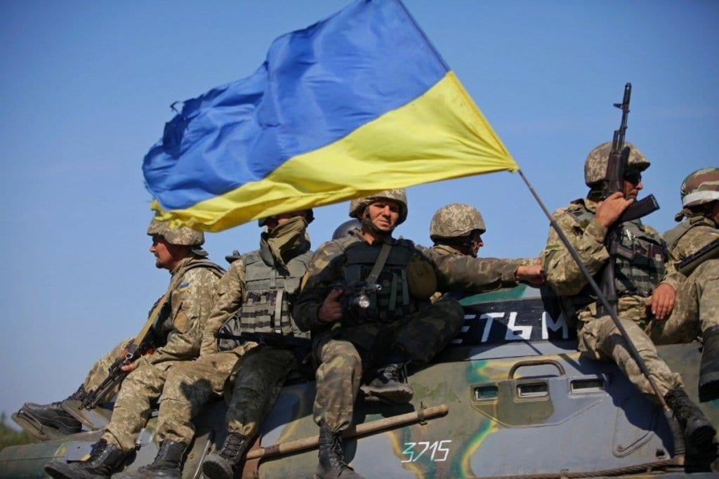 Боронити рідну землю під українським прапором