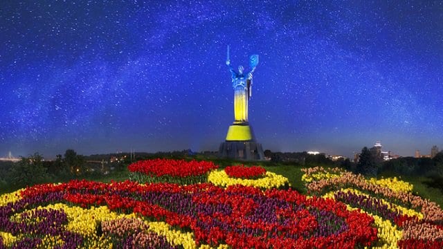 Україна, що постала у боротьбі…