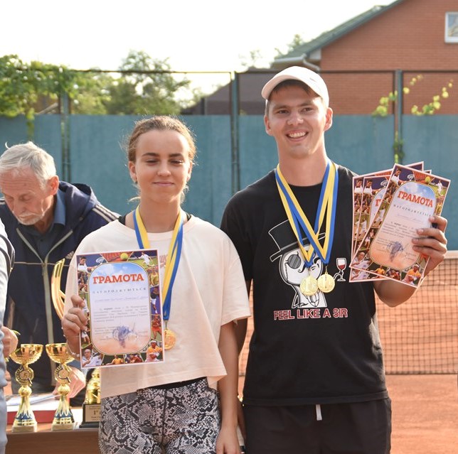Міжнародний тенісний турнір допомагає важкопораненим бійцям