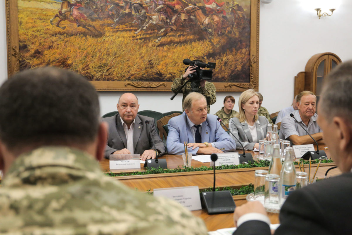 «Ми маємо показати приклад, як цивілізовано і правильно передавати управління» — Степан Полторак