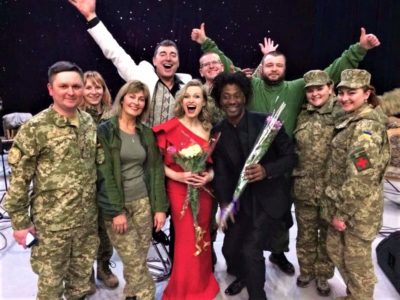 The Cavern Beatles band вважає за честь виступити з військовими музикантами