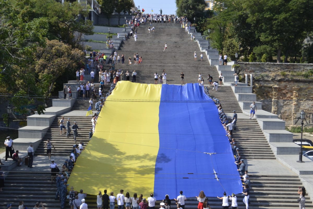 В Одесі розгорнули ще більший Державний Прапор, ніж торік