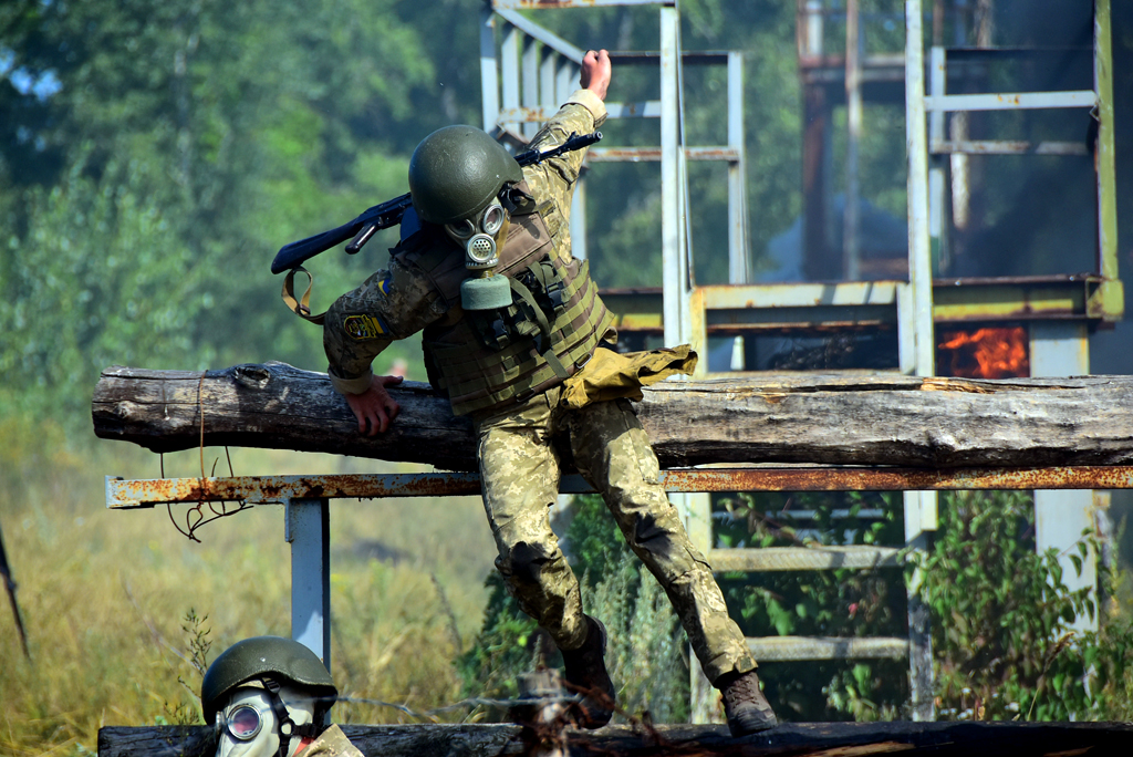 Пройти крізь вогонь та знищити ворожий танк