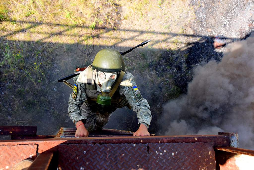 Пройти крізь вогонь та знищити ворожий танк