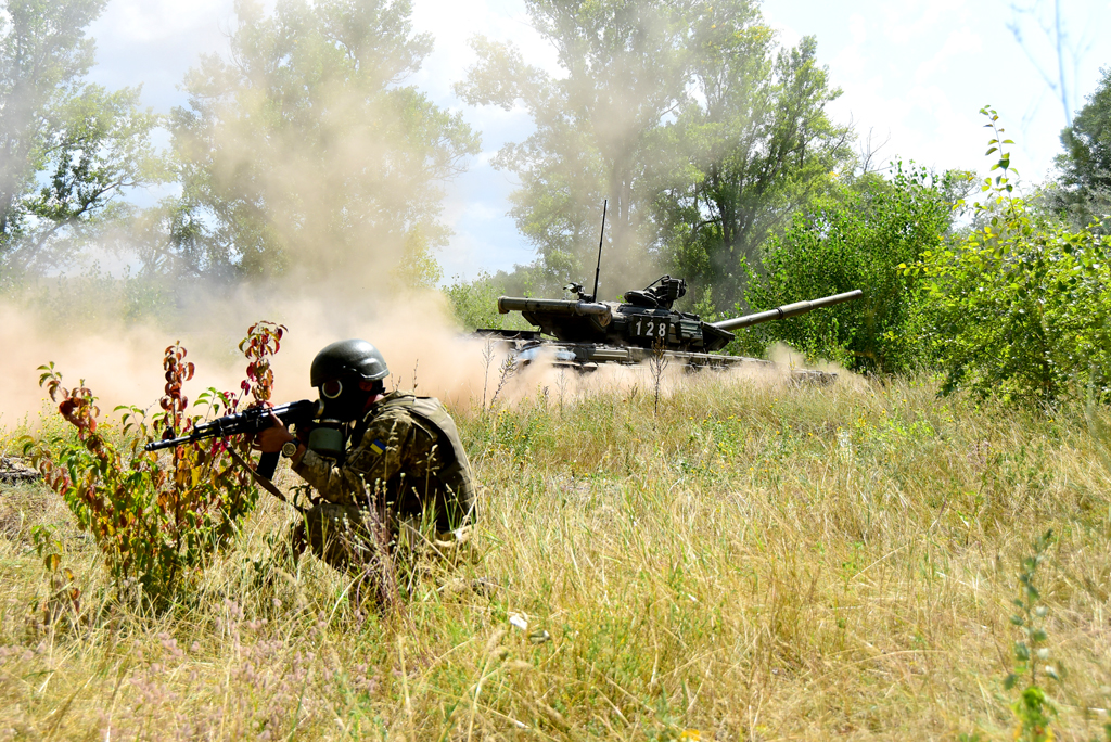 Пройти крізь вогонь та знищити ворожий танк