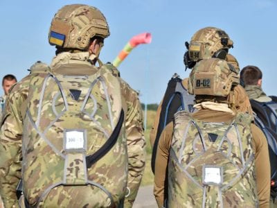 Нова українська парашутна система «Сокіл» на озброєнні у спецпризначенців  
