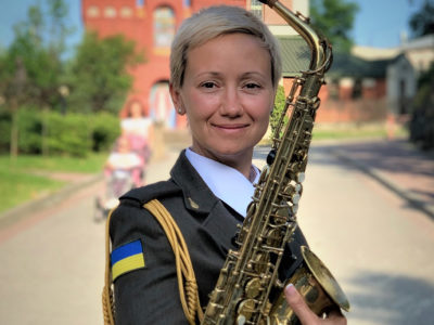 Саксофоністка, спортсменка, мандрівниця