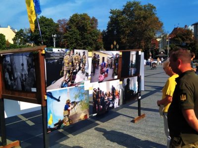 «AFTERILOVAISK»: у Львові просто неба експонують унікальні світлини з Донбасу  