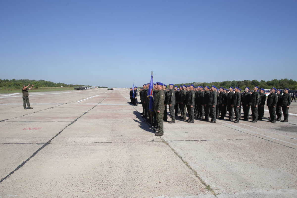 Спільне тренування силовиків на злітній смузі заводу «Антонова» до Ходи Гідності