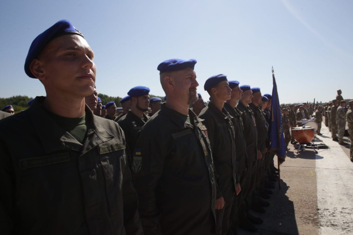 Спільне тренування силовиків на злітній смузі заводу «Антонова» до Ходи Гідності