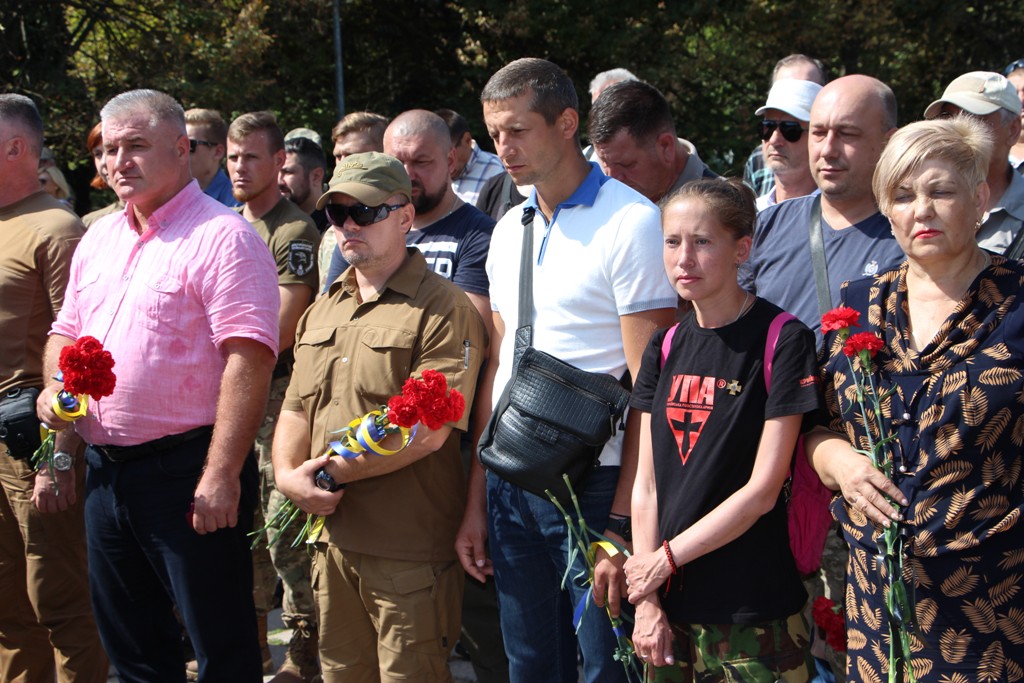 У День пам’яті захисників України одесити поклали  квіти до заставного каменя на місці майбутнього меморіалу загиблим воїнам