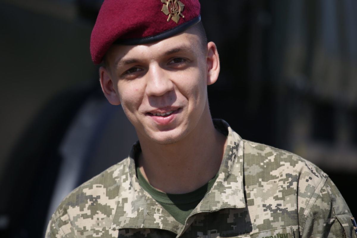 Спільне тренування силовиків на злітній смузі заводу «Антонова» до Ходи Гідності