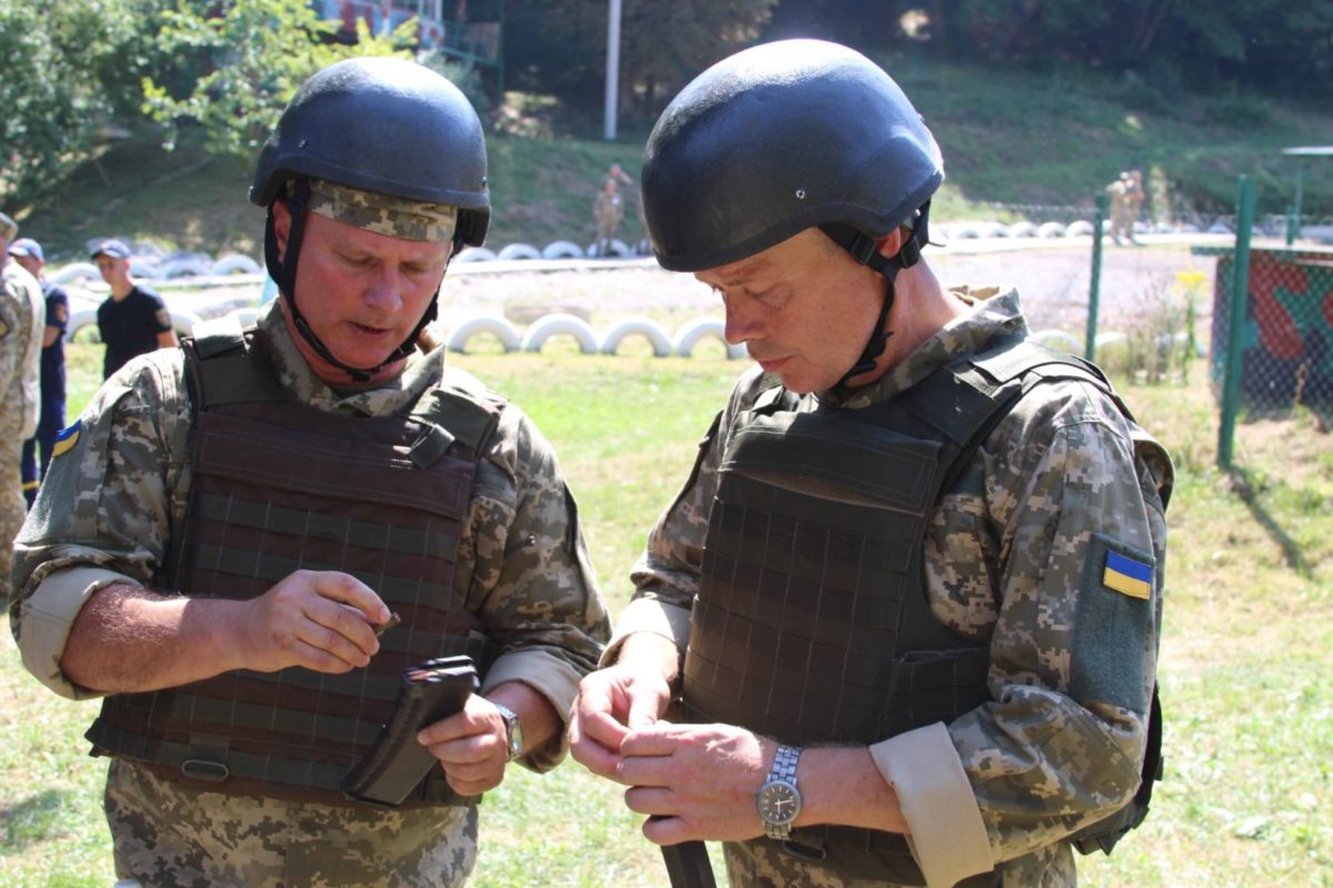 На військовому стрільбищі під Вінницею проходять вишкіл офіцери бригади територіальної оборони