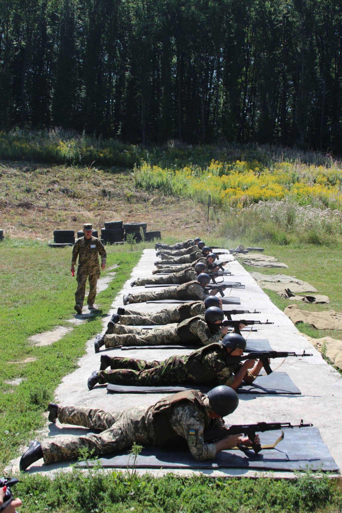 На військовому стрільбищі під Вінницею проходять вишкіл офіцери бригади територіальної оборони