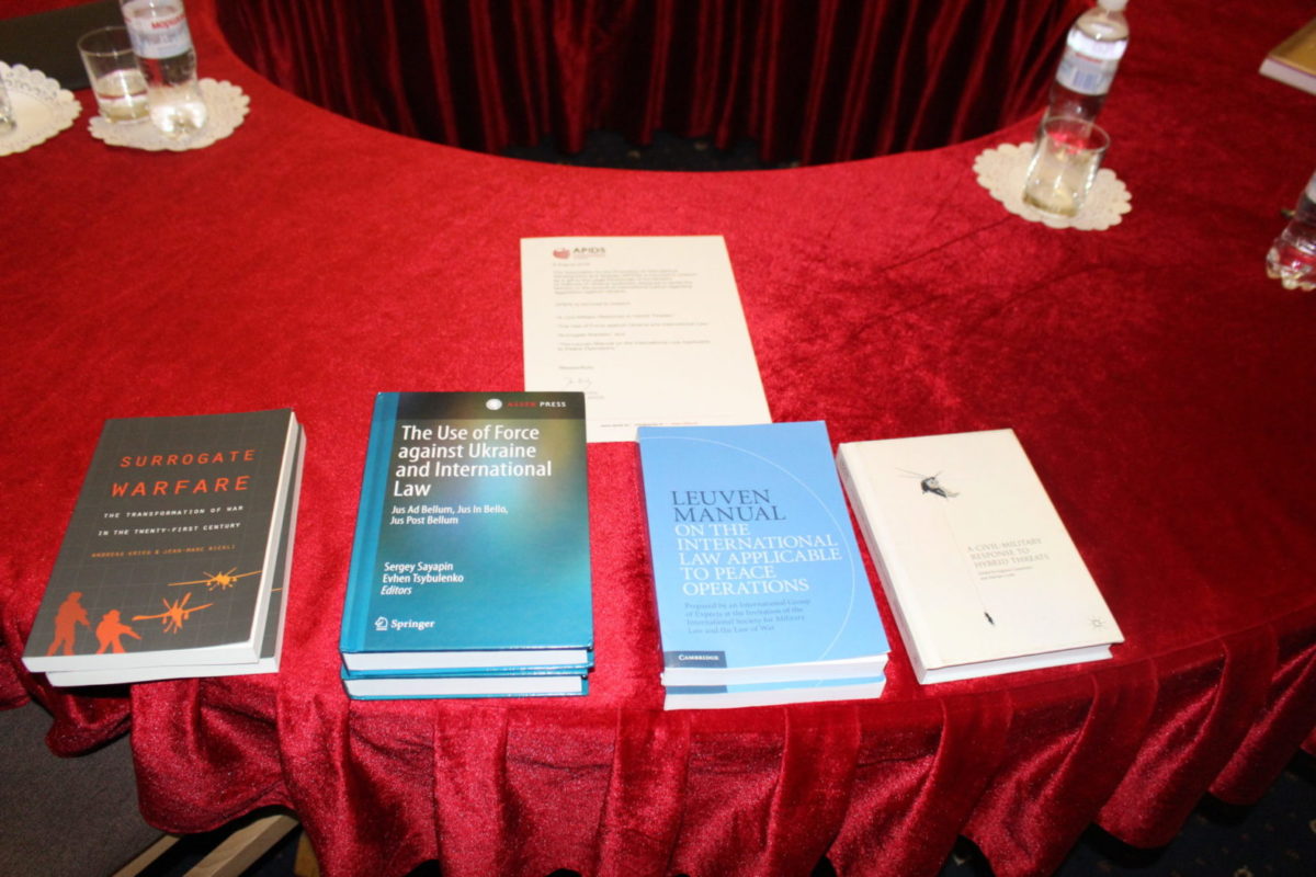 Військові юристи отримали фахову літературу