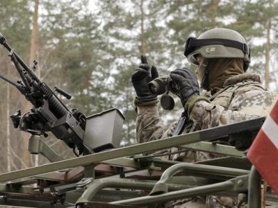 Латвія отримала більшу частину закупленої у Британії бронетехніки  