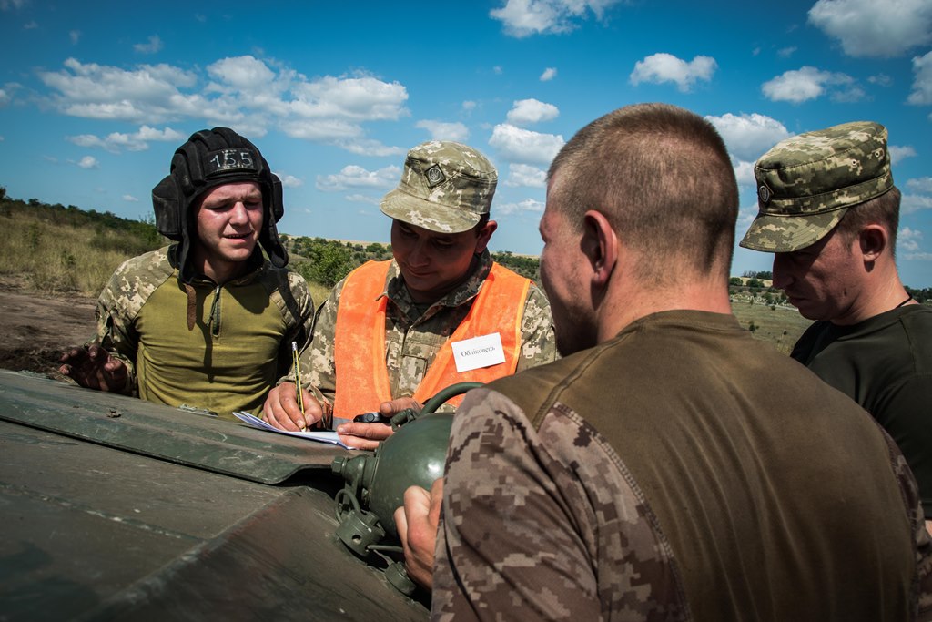На Донбасі обирали найкращий екіпаж БМП Об’єднаних сил