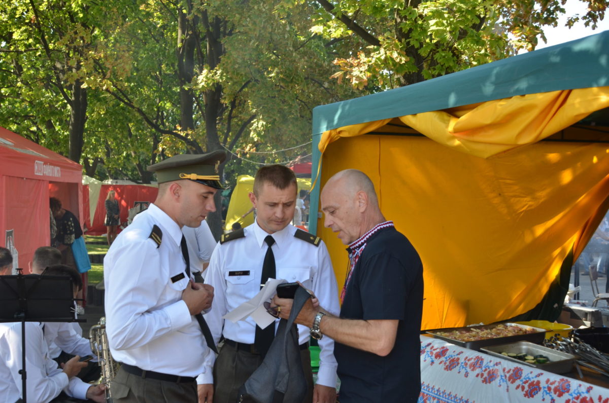 Пісня об’єднала військових і волонтерів
