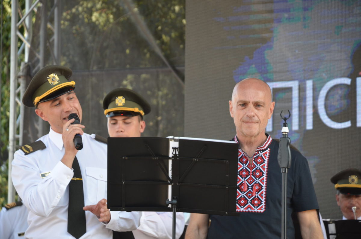 Пісня об’єднала військових і волонтерів