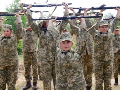 Вперше навчатися на «взводних» набрали дівчат