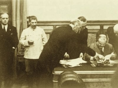 ФРН осуджує Пакт Молотова – Ріббентропа, Росія вважає його корисним  