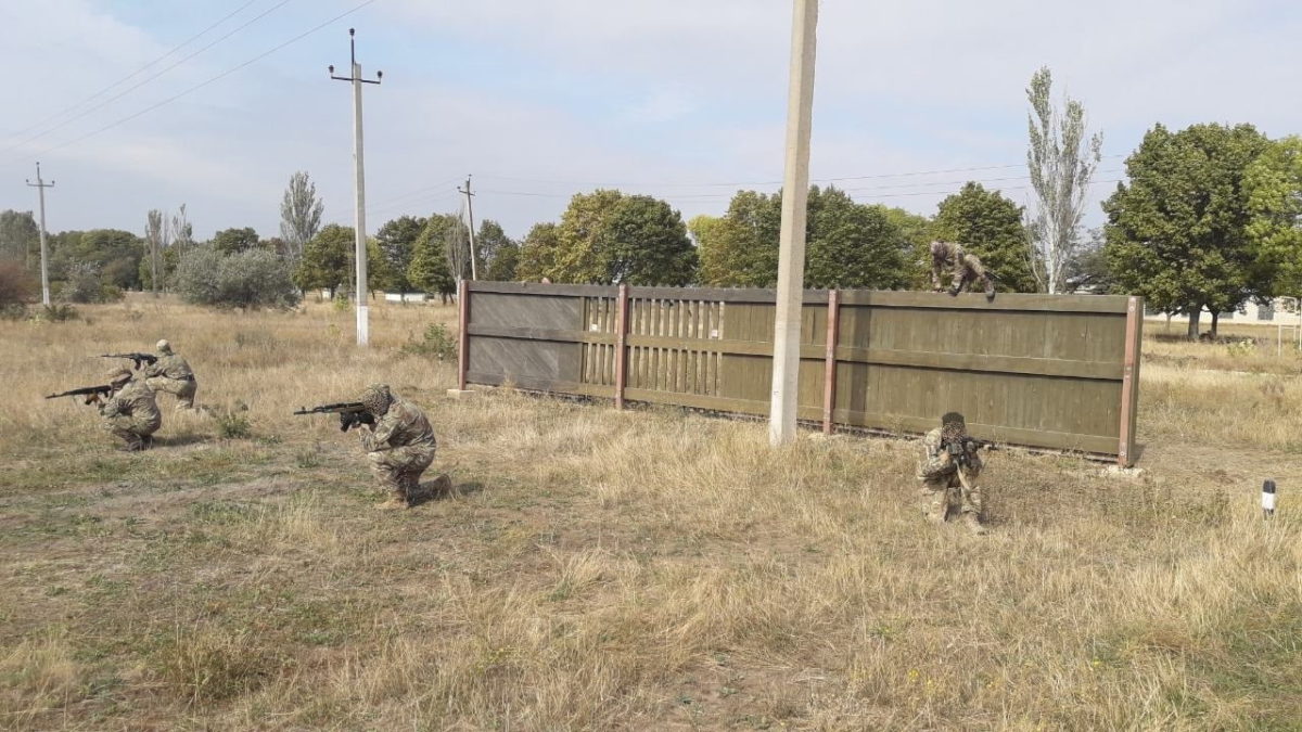 Майбутні розвідники та спецпризначенці вночі подолали 30 км пересіченою місцевістю