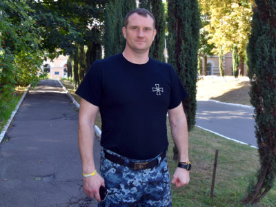 Капітан другого рангу Денис Гриценко: «У полоні всі моряки раділи судовим засіданням – це була єдина можливість побачитися з рідними»  