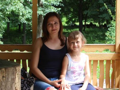 Другокласниця Настуся старається бути найкращою в усьому, щоб не засмучувати татка, який спостерігає за нею з неба  