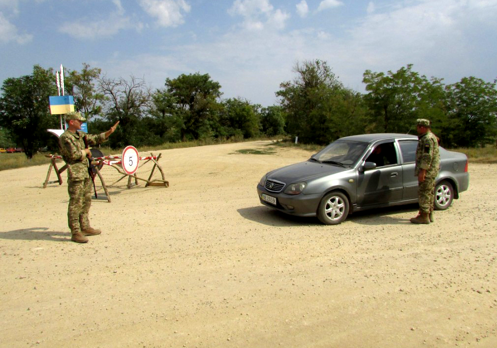 Автомобільний міст через річку Інгул узято під посилену охорону