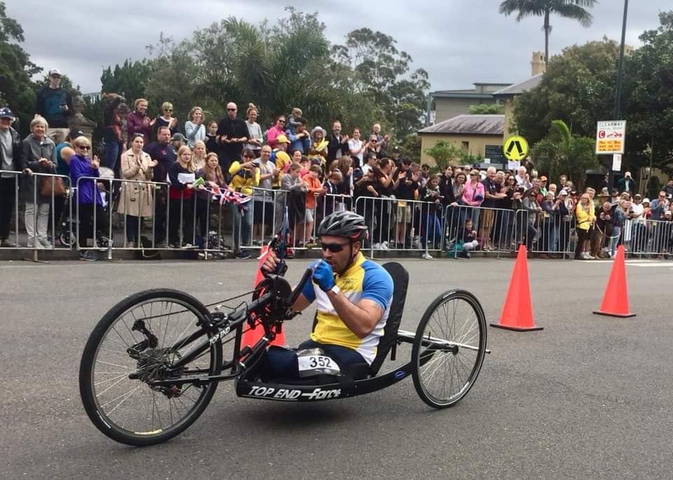Олександр Чалапчій, не маючи обох ніг, під час підготовки до Invictus Games проїжджав на ручному велосипеді по 70 кілометрів на день