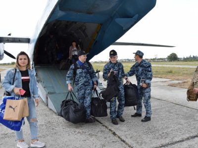 До Одеси прибули звільнені з полону українські екіпажі катерів ВМС ЗС України  