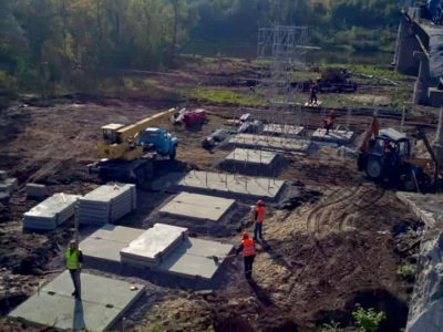 Тривають підготовчі роботи з відновлення мосту в Станиці Луганська  