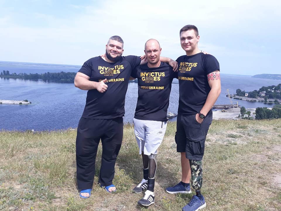 Олександр Чалапчій, не маючи обох ніг, під час підготовки до Invictus Games проїжджав на ручному велосипеді по 70 кілометрів на день