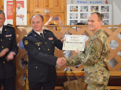 Американці подарували українським військовим сучасний аналізатор крові  