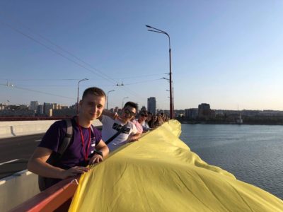 У Дніпрі на честь звільнених військовополонених влаштували патріотичний флешмоб  