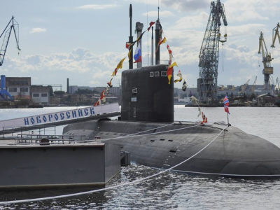 Російські підводні човни стали «на прикол» через  радянські акумулятори  