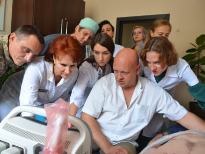 Вперше в Україні лікарі Дніпровського військового шпиталю проходять навчання за міжнародним протоколом E-FAST  