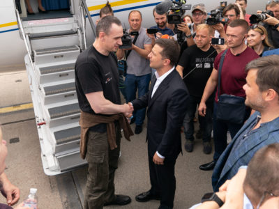 Президент: Ми повернемо не тільки людей, а й наші території  