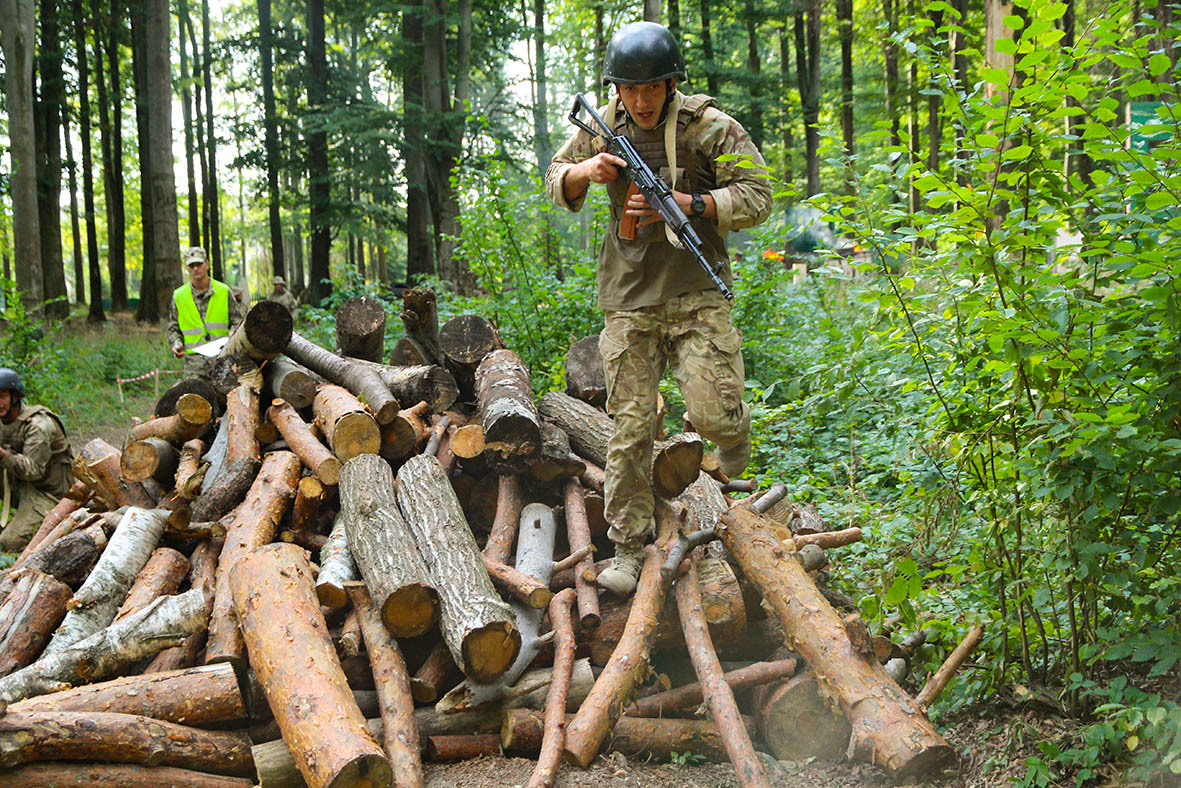 Змагання на найкращий розвідувальний взвод: день перший — «смуга розвідника»
