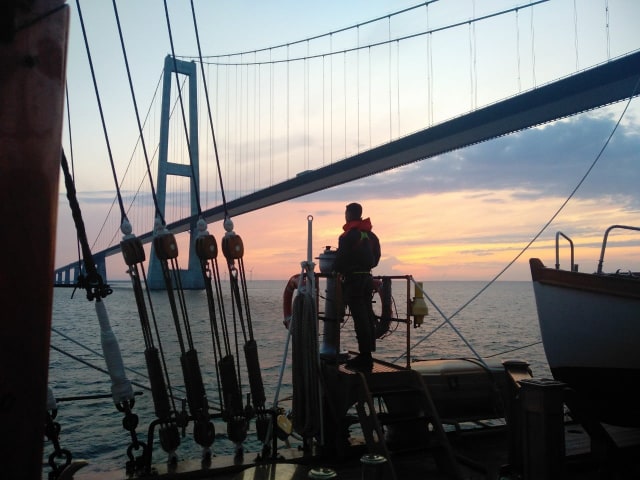 Щоб розпустити вітрила на «Амеріго Веспуччі», потрібно 150 моряків