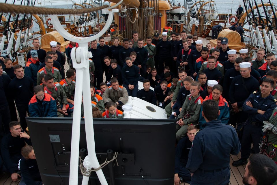 Щоб розпустити вітрила на «Амеріго Веспуччі», потрібно 150 моряків