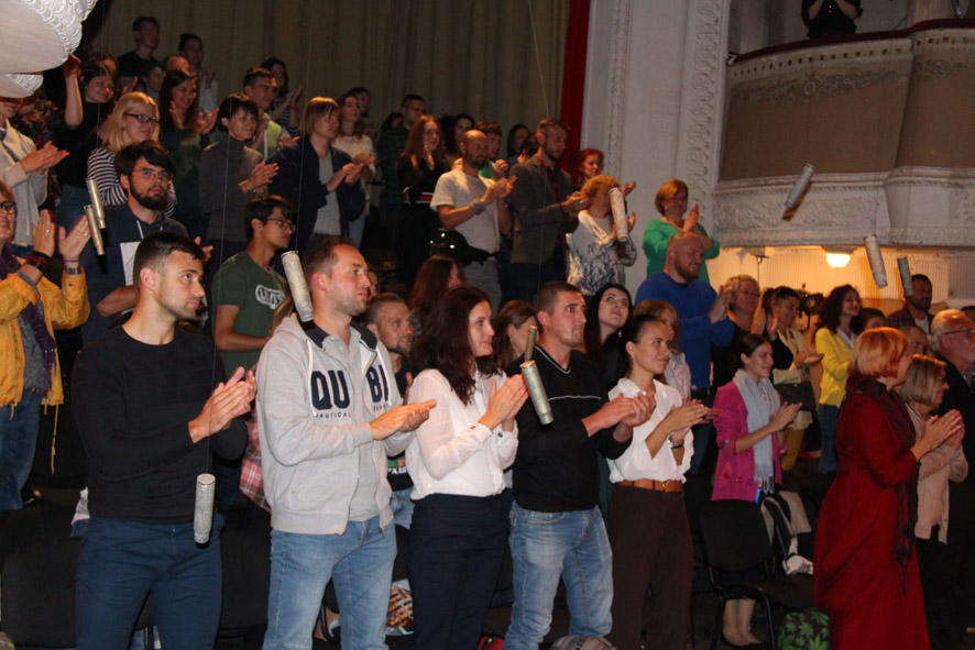 Бійці АТО/ООС зіграли у виставі «Голоси»