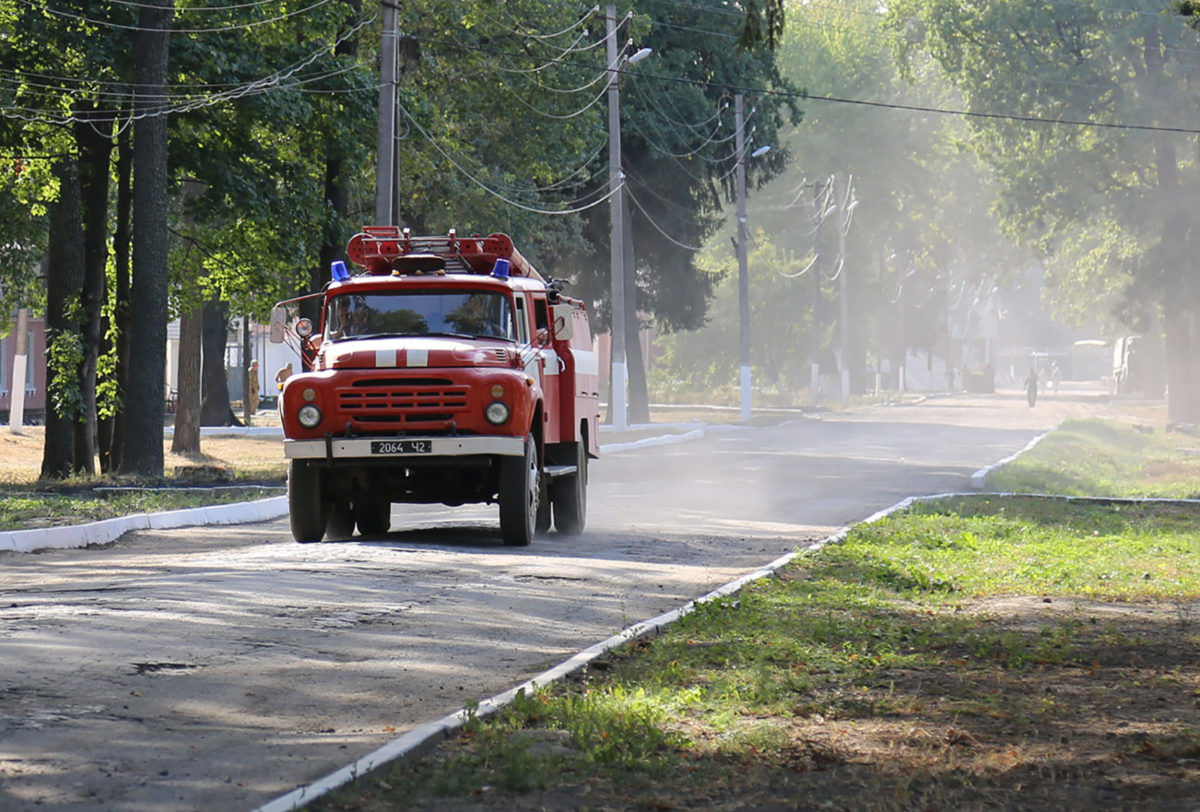 «Осередки пожежі на території арсеналу в Калинівці повністю ліквідовано. Загрози повторного загоряння немає», — оперативна група із запобігання надзвичайній ситуації
